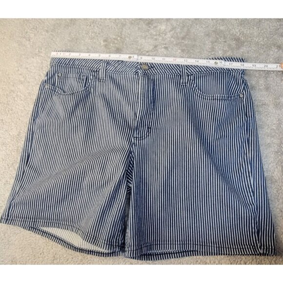 Vintage 1990's Lee Denim Shorts in a Blue and White Railroad Stripe Pattern. Si - Picture 4 of 13